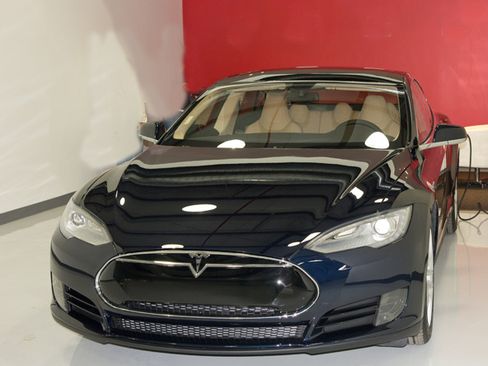 Used 2012 Tesla Model S Performance image 5