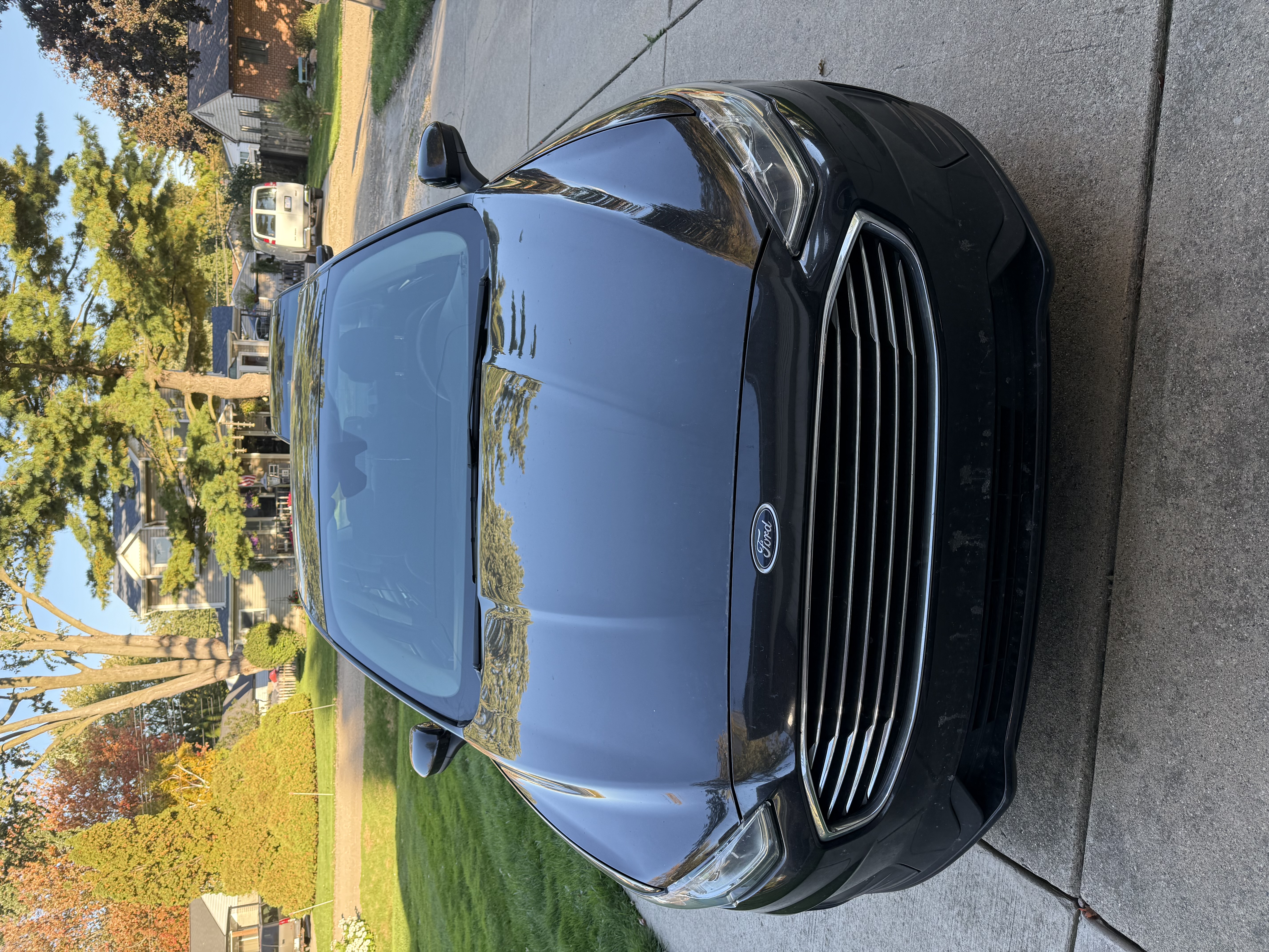 Used 2020 Ford Fusion SE FWD image 2