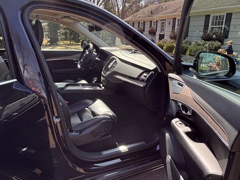 Used 2021 Volvo XC90 T6 Inscription w/ Lounge Package image 10