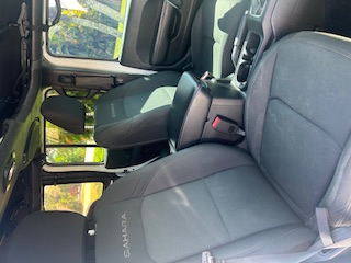Used 2018 Jeep Wrangler Unlimited Sahara AWD/4WD image 15
