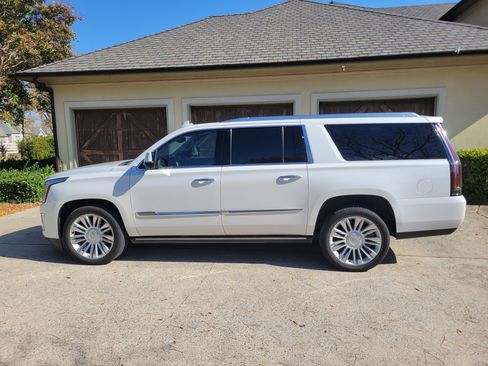 Used 2016 Cadillac Escalade ESV Platinum image 9