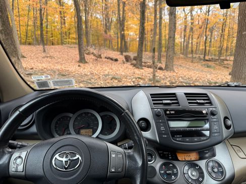 Used 2009 Toyota RAV4 Limited image 8