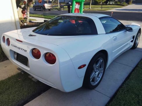 Used 1998 Chevrolet Corvette Coupe w/ Roof Pkg image 8