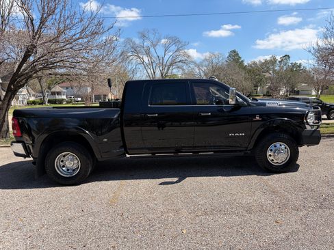 Used 2022 RAM 3500 Laramie image 9