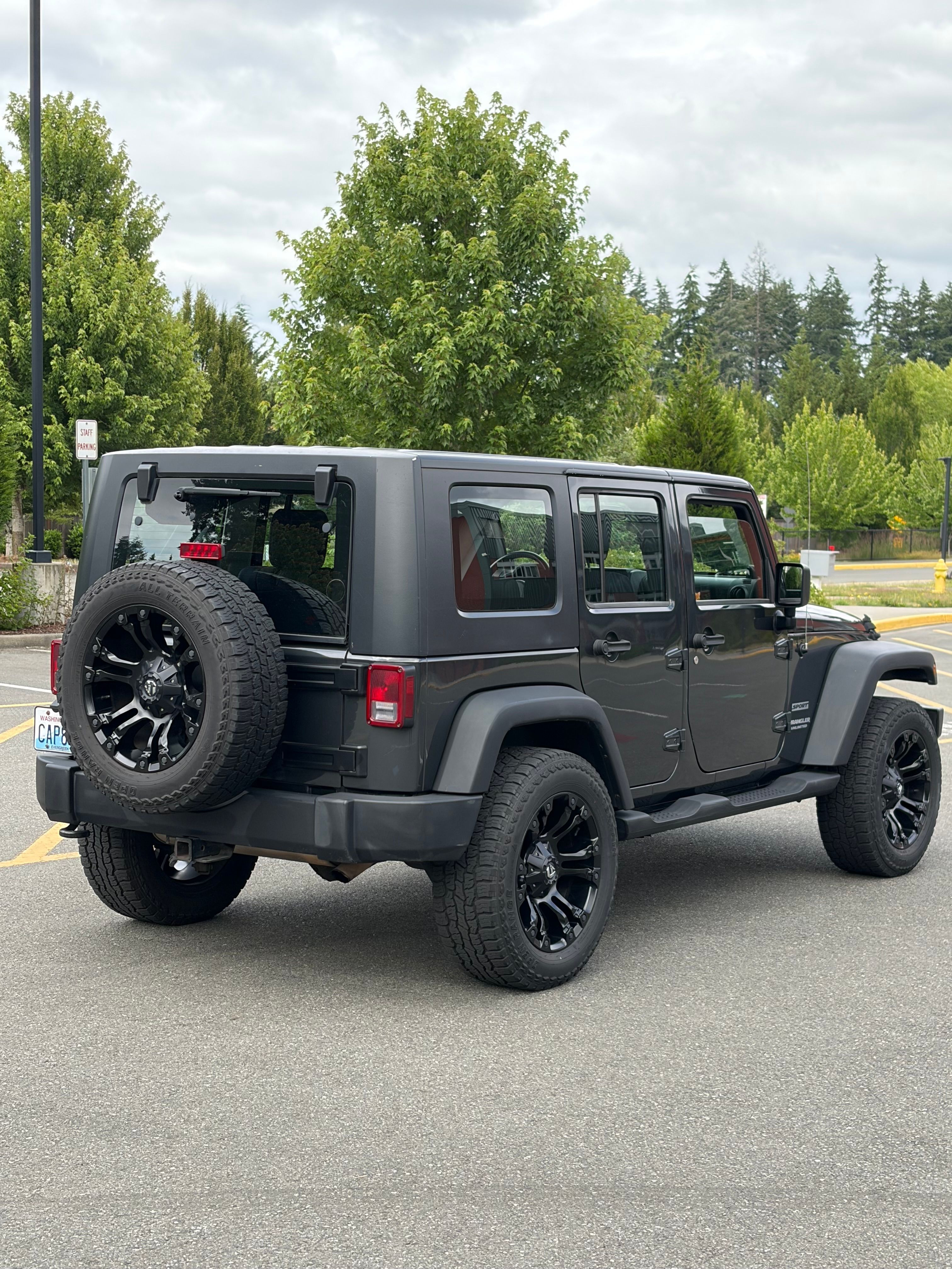 Used 2010 Jeep Wrangler Unlimited Sport AWD/4WD image 4