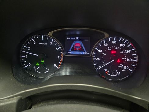 Used 2017 Nissan Pathfinder SL image 14