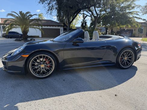Used 2018 Porsche 911 Carrera 4 image 4