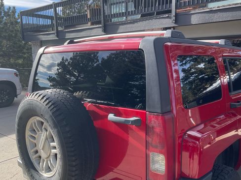 Used 2006 HUMMER H3 image 2