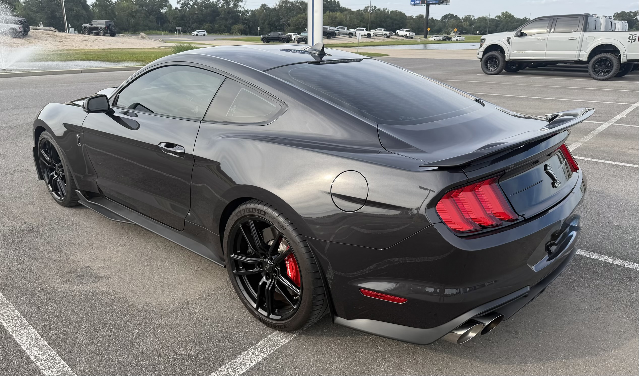 Used 2022 Ford Mustang Shelby GT500 w/ Technology Package RWD image 9
