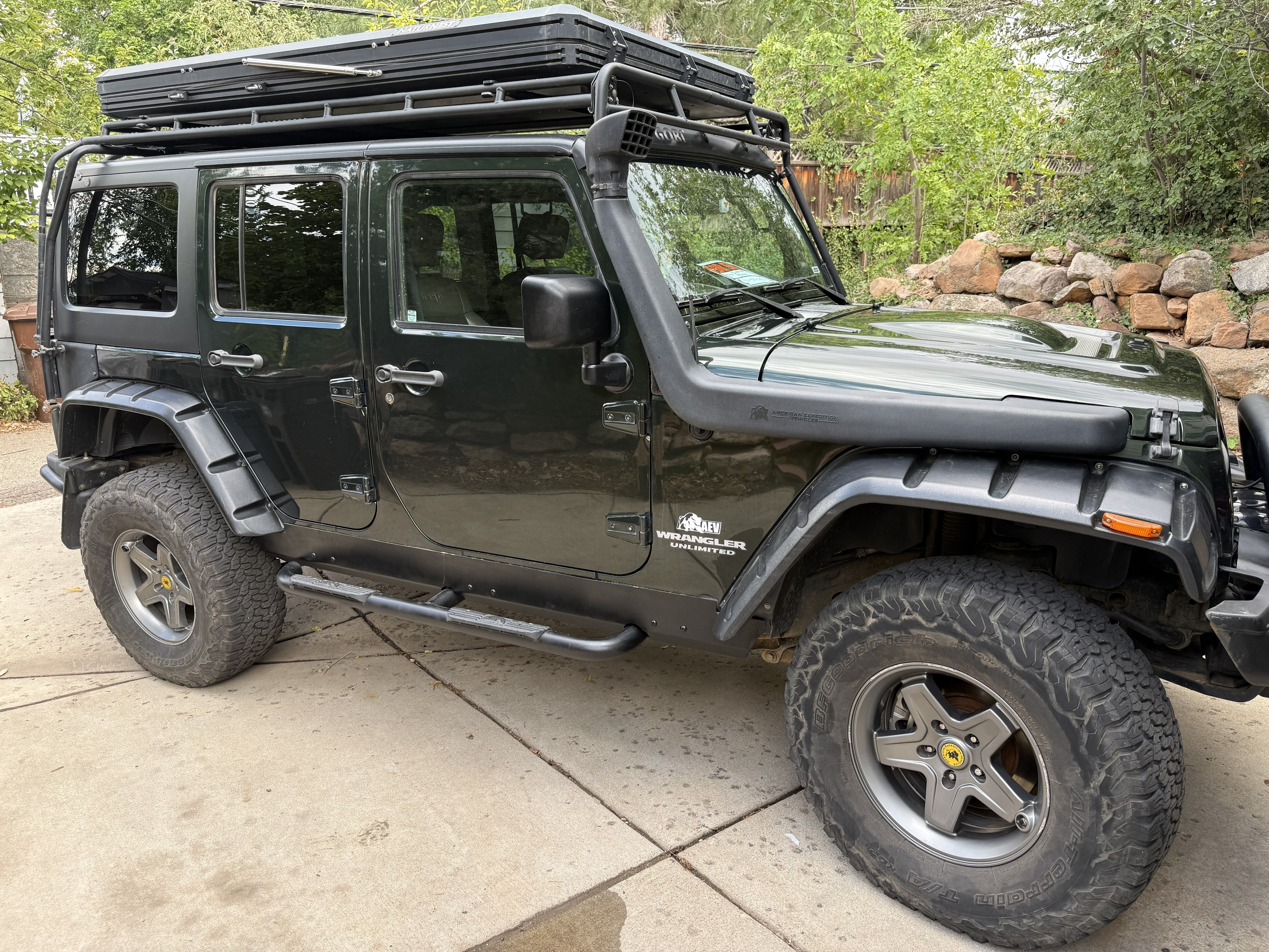 Used 2010 Jeep Wrangler Unlimited Rubicon w/ Dual Top Group AWD/4WD image 23