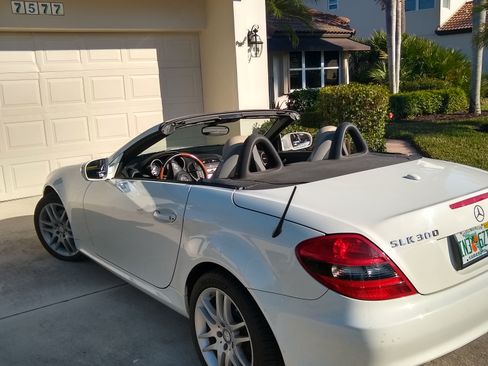 Used 2009 Mercedes-Benz SLK 300 image 11