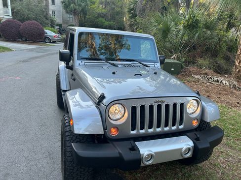 Used 2016 Jeep Wrangler Sahara w/ Connectivity Group image 2