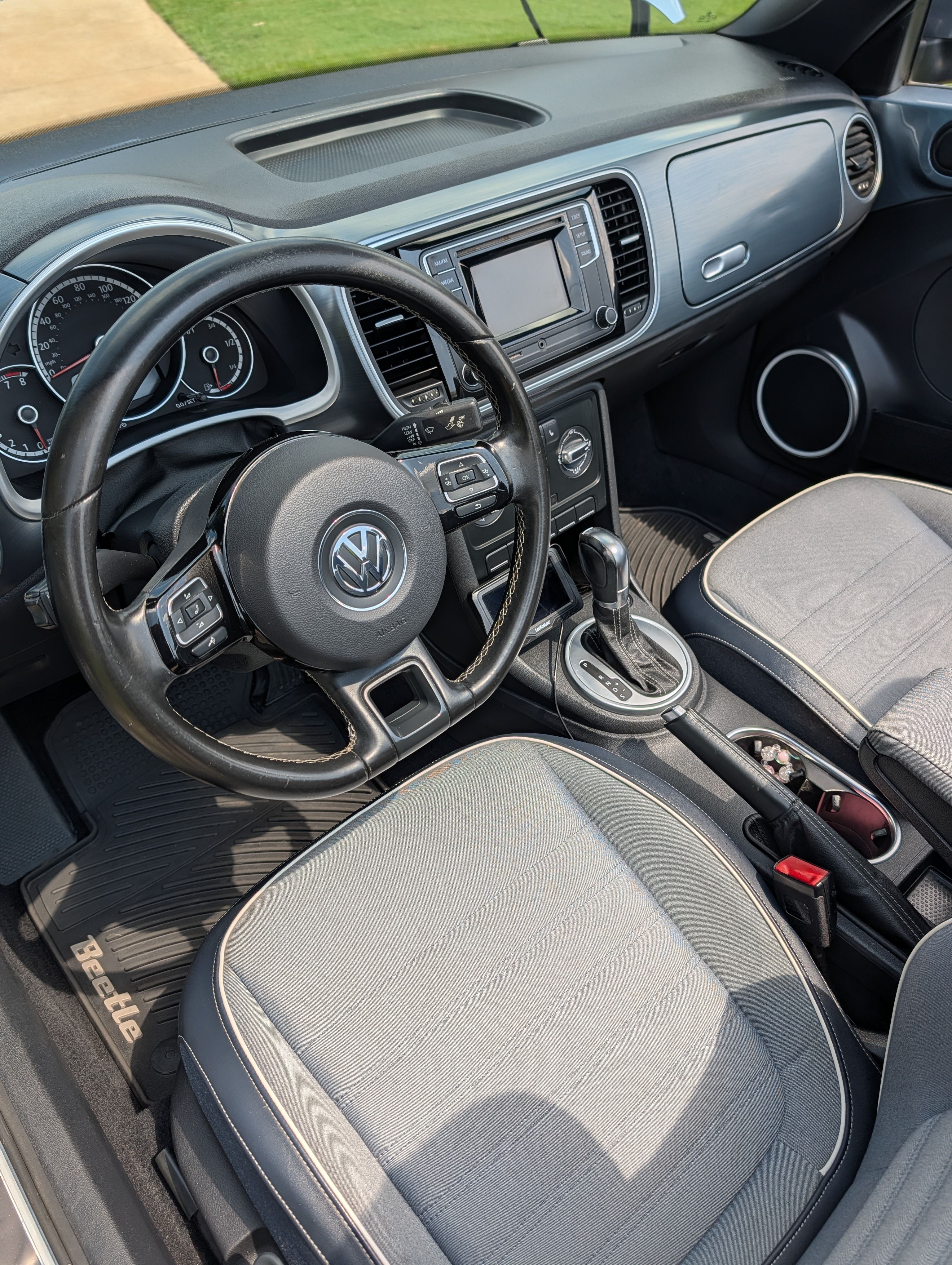 Used 2016 Volkswagen Beetle 1.8T Denim FWD image 9