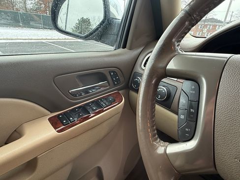 Used 2012 Chevrolet Suburban LTZ image 15