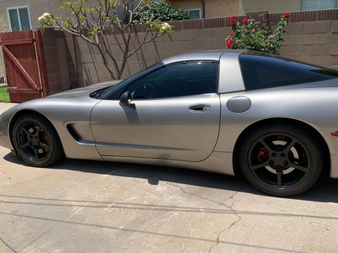 Used 2001 Chevrolet Corvette Coupe w/ Preferred Equipment Group2 image 4