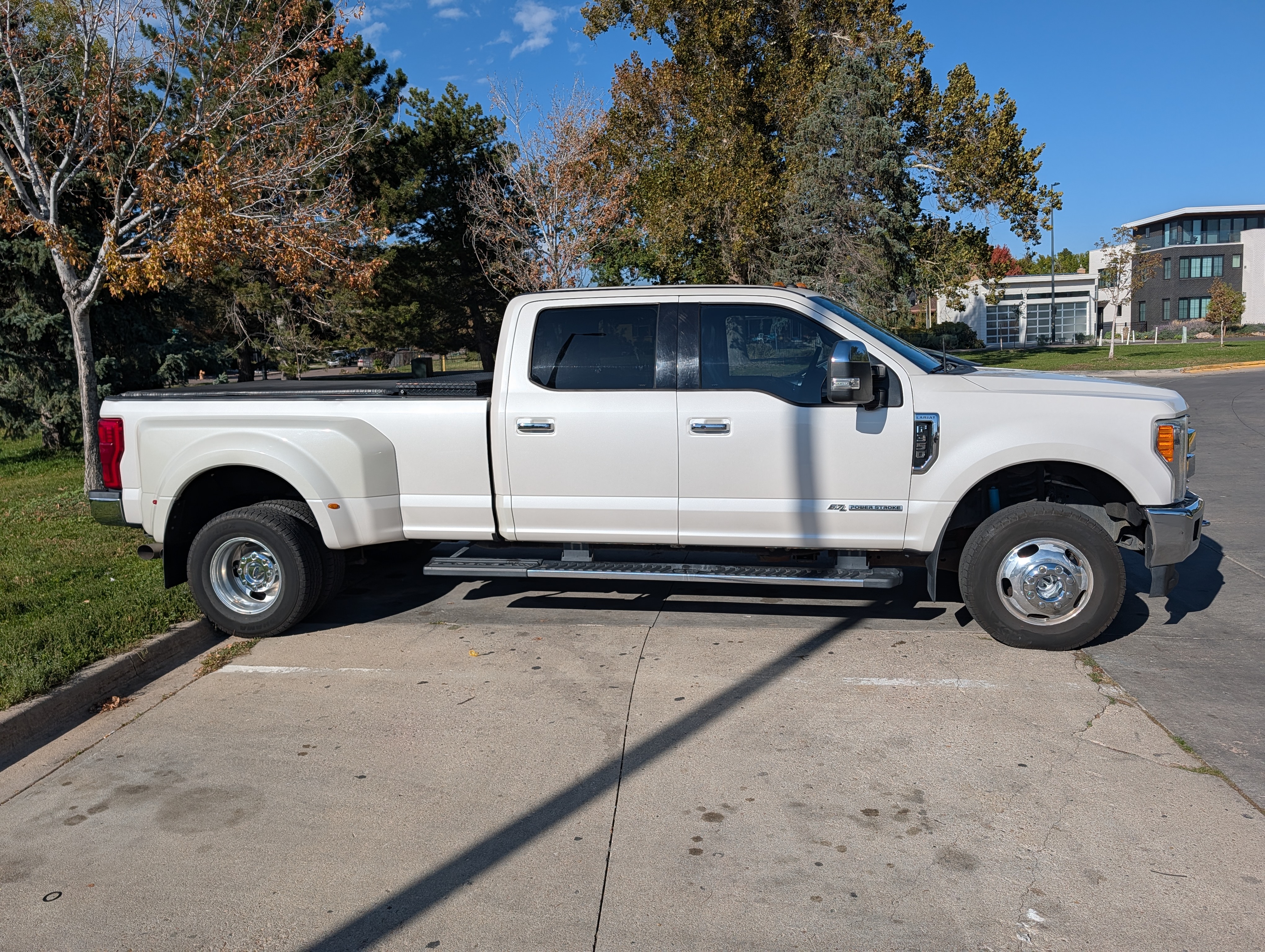 Used 2017 Ford F350 Lariat w/ Lariat Ultimate Package AWD/4WD image 4