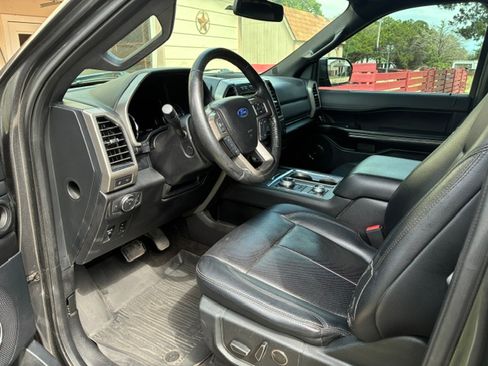 Used 2019 Ford Expedition XLT w/ Equipment Group 202A AWD/4WD image 10
