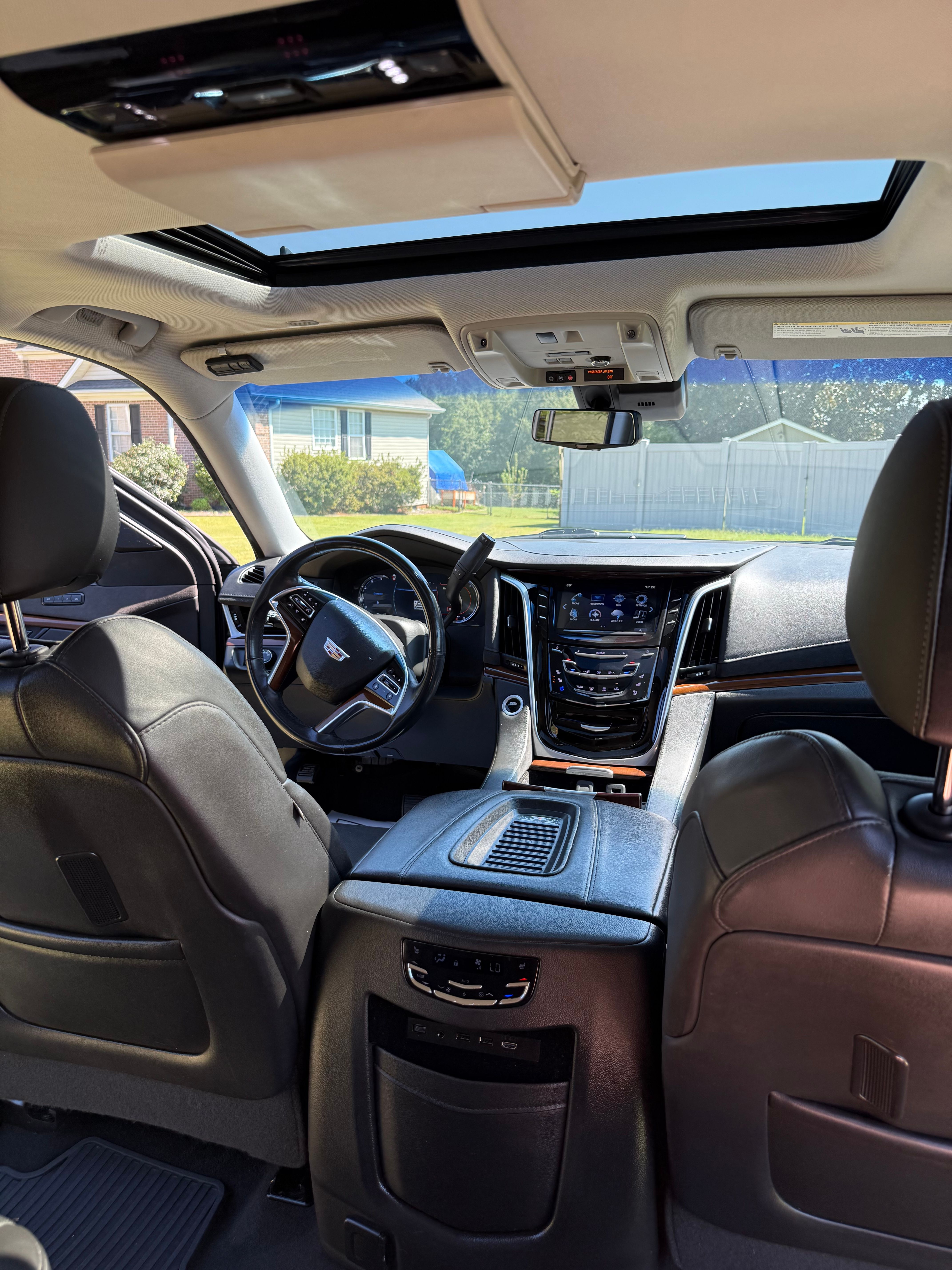 Used 2019 Cadillac Escalade ESV Luxury AWD/4WD image 19