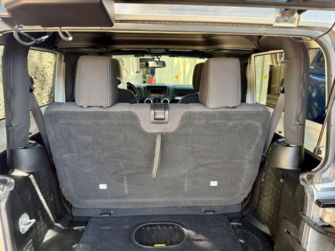 Used 2018 Jeep Wrangler Sahara w/ Connectivity Group image 11