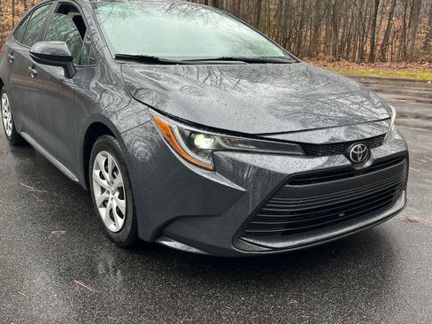 Used 2023 Toyota Corolla LE image 2