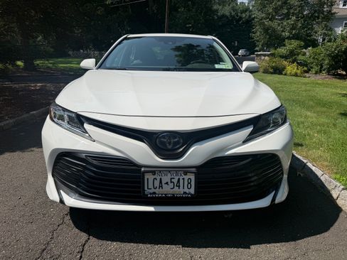 Used 2020 Toyota Camry LE FWD image 9