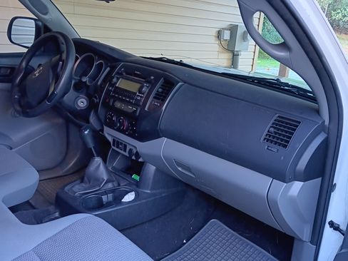 Used 2012 Toyota Tacoma 4x4 Regular Cab image 11