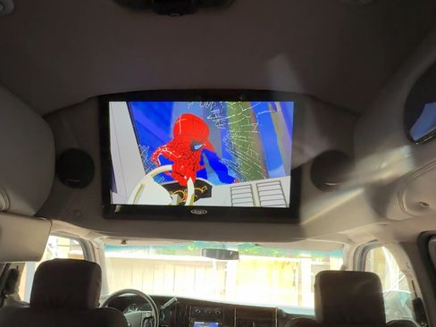 Used 2013 Chevrolet Express 2500 Extended Van 3D image 22