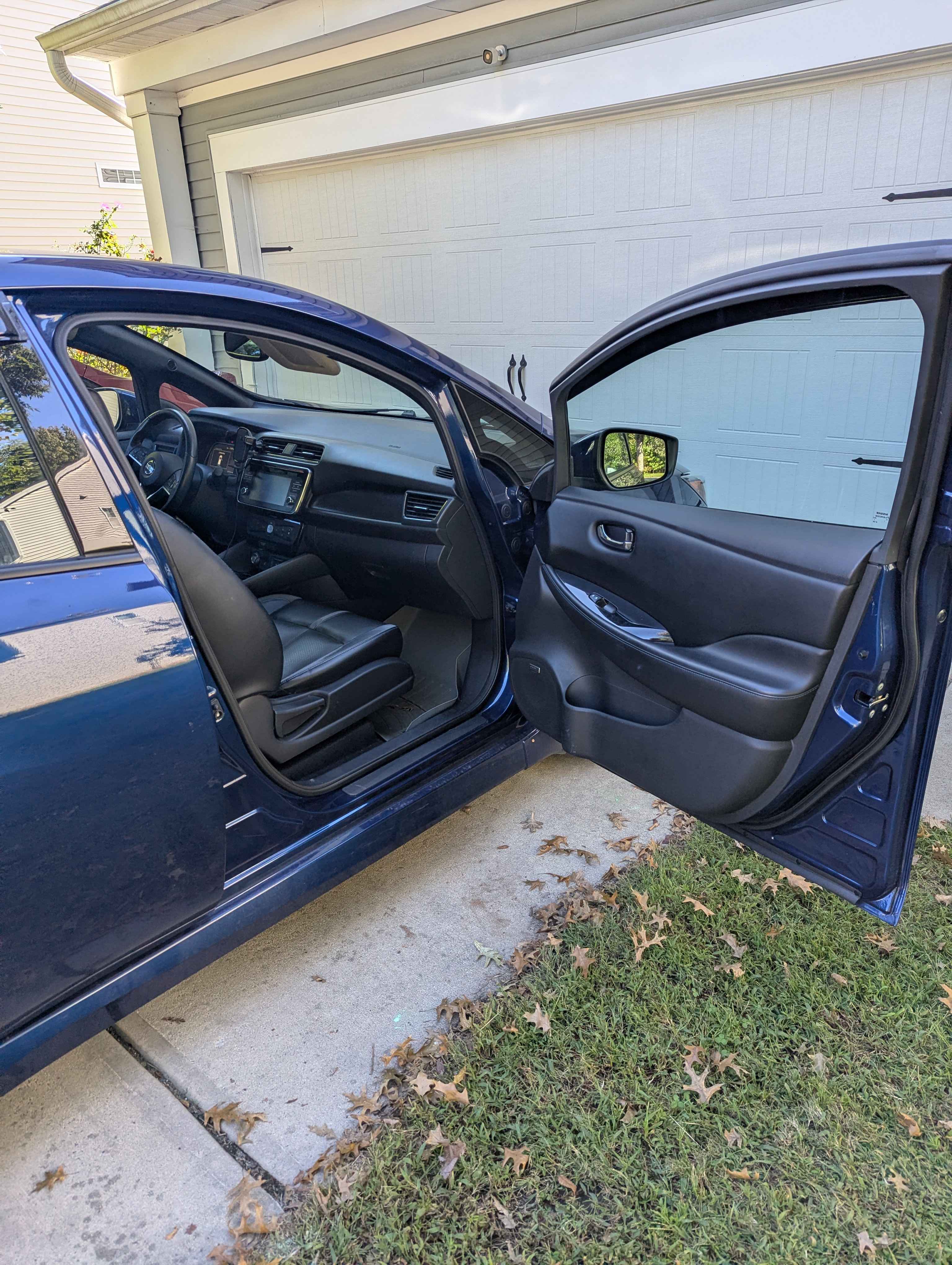 Used 2018 Nissan Leaf SL w/ SL Technology Package FWD image 6