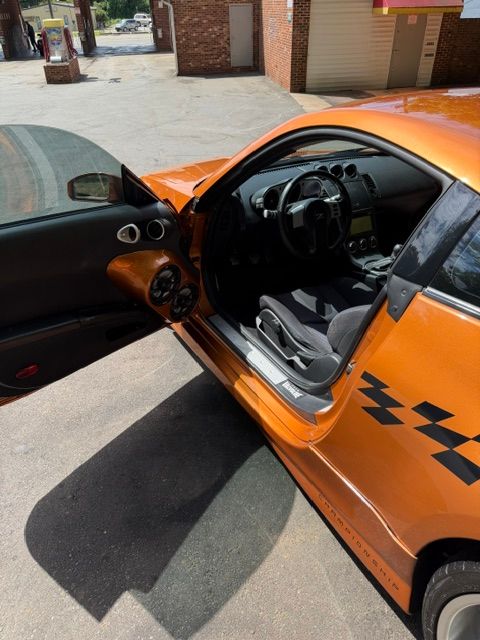 Used 2004 Nissan 350Z Performance w/ Cargo Convenience Pkg RWD image 29