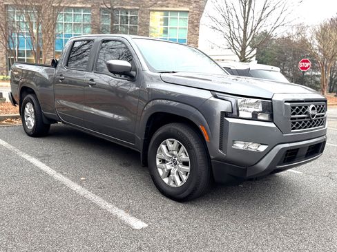 Used 2022 Nissan Frontier SV w/ Technology Package RWD image 2
