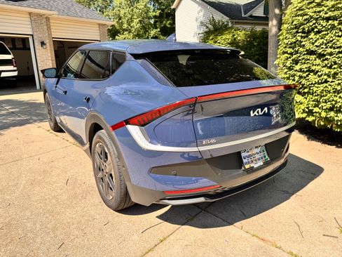 Used 2025 Kia EV6 Light w/ Light LR Technology Package AWD/4WD image 8