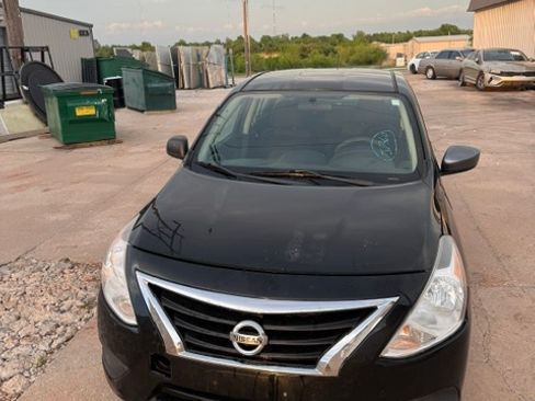 Used 2018 Nissan Versa SV FWD image 6