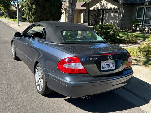 Used 2009 Mercedes-Benz CLK 350 Cabriolet image 4
