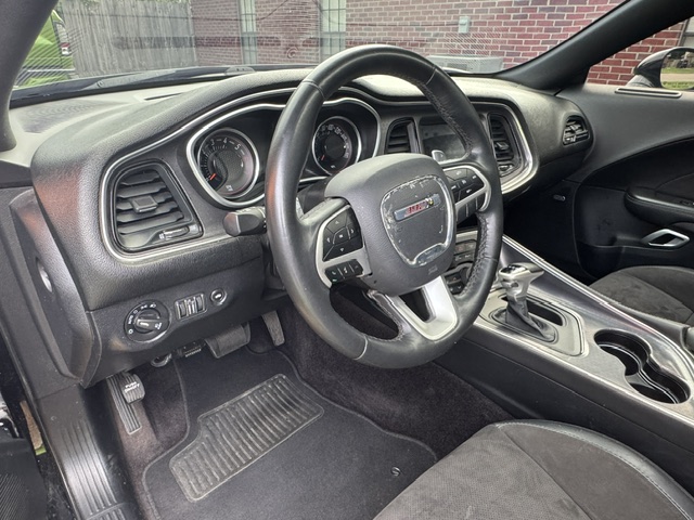 Used 2017 Dodge Challenger R/T Scat Pack w/ Leather Interior Group RWD image 8