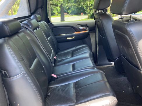 Used 2007 Chevrolet Avalanche LTZ w/ LTZ Preferred Equipment Group AWD/4WD image 4