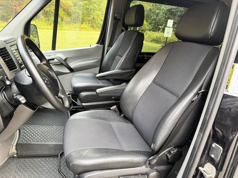 Used 2016 Mercedes-Benz Sprinter 2500 image 20