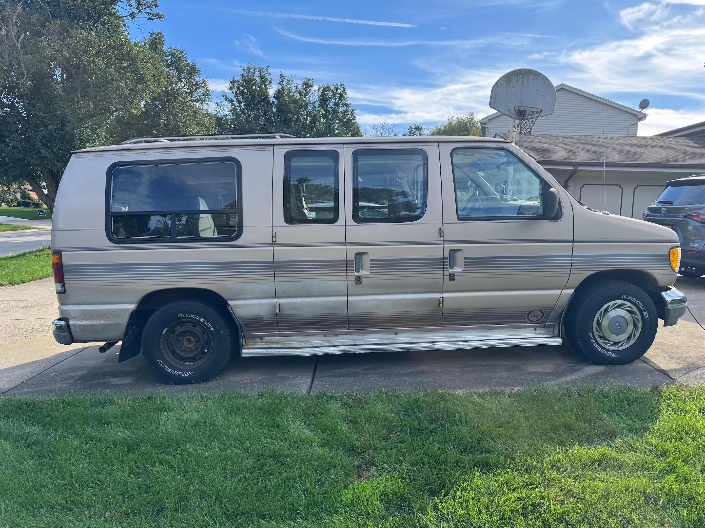 Used 1993 Ford E-150 and Econoline 150 RWD image 4