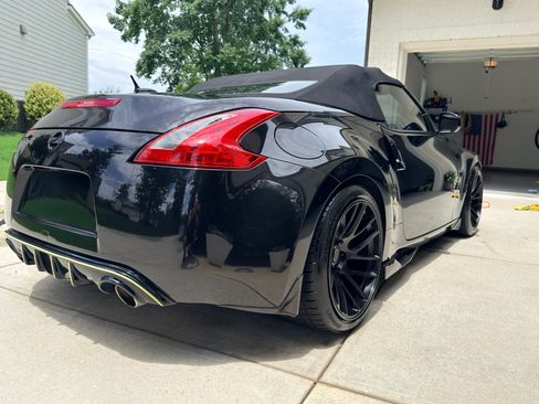 Used 2015 Nissan 370Z Touring Sport RWD image 5