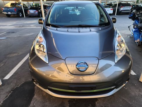 Used 2015 Nissan Leaf SV w/ Premium Package FWD image 1