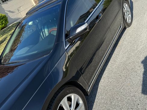 Used 2010 Acura RL image 2