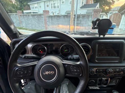 Used 2018 Jeep Wrangler Unlimited Sport S AWD/4WD image 6