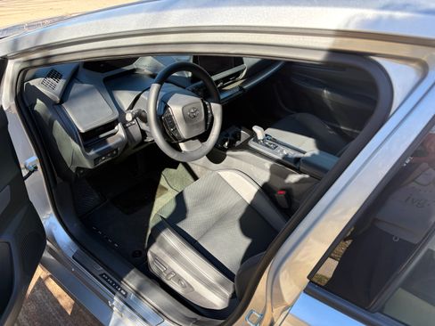 Used 2026 Toyota Prius XLE image 8