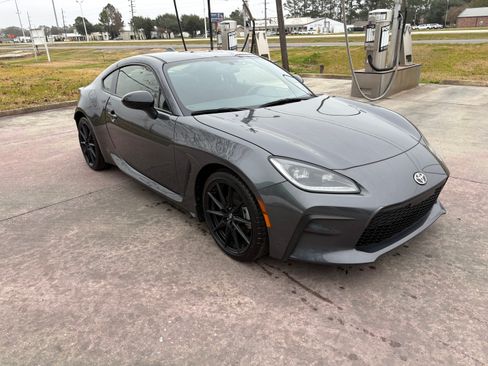 Used 2024 Toyota GR86 Coupe 2D image 2