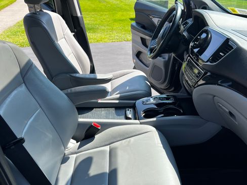 Used 2020 Honda Pilot Touring image 13