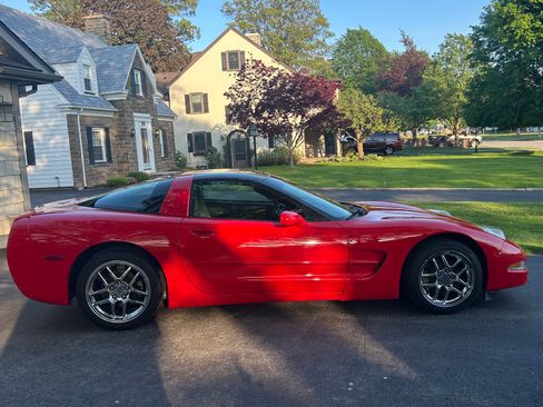 Used 2003 Chevrolet Corvette Coupe w/ Preferred Equipment Group RWD image 8