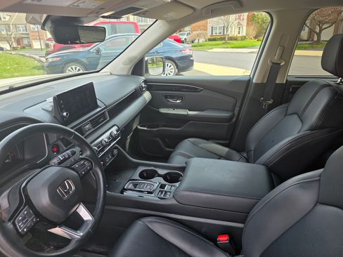 Used 2025 Honda Pilot EX-L image 7