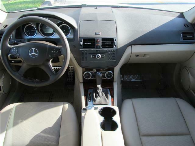 Used 2010 Mercedes-Benz C 300 Sedan image 10