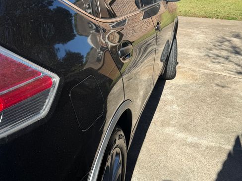 Used 2016 Nissan Rogue S image 9