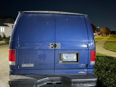 Used 2008 Ford E-250 and Econoline 250 Van 3D image 5