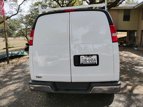 Used 2019 Chevrolet Express 3500 w/ Driver Convenience Package image 10